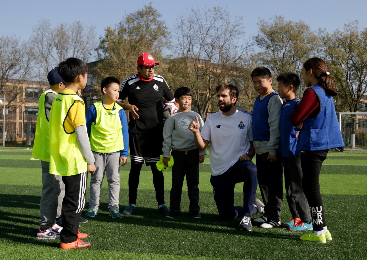 葡超冠军波尔图足球俱乐部走进北京凯文学校
